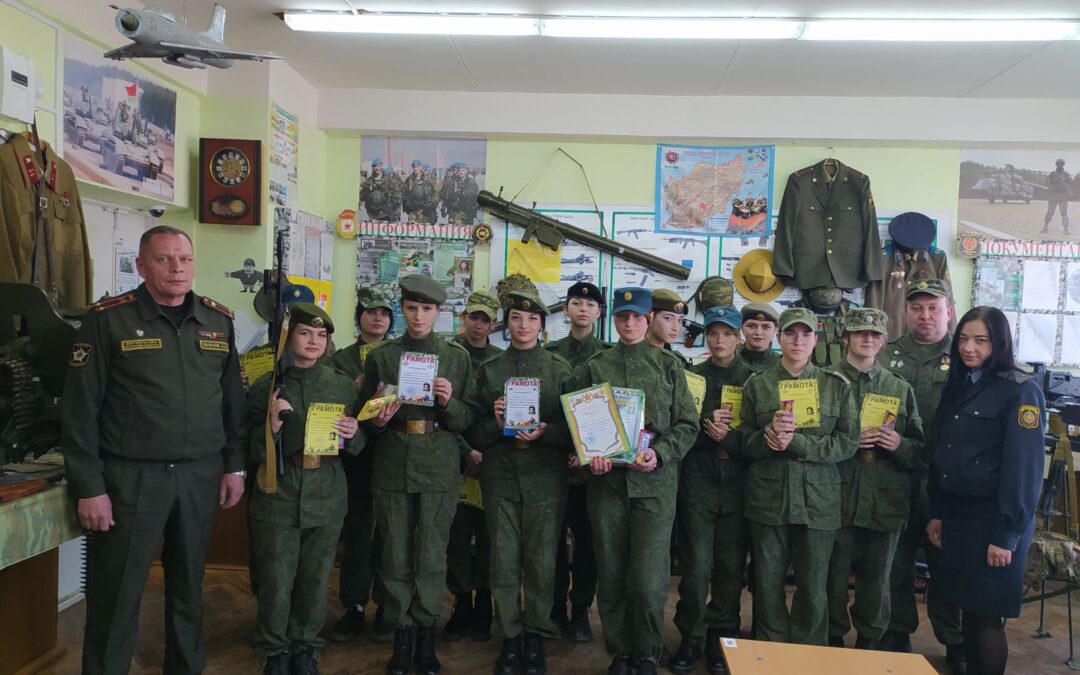 Соревнования по стрельбе среди девушек колледжа