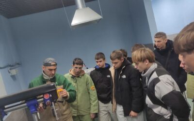 Будущие сварщики отрабатывают полученные знания на практике. Учащиеся 507 группы находятся на практике на базе центра компетенций сварочных технологий в г.Бобруйске в рамках реализации образовательной программы посредством сетевой формы взаимодействия. Учащиеся познакомились с новейшим оборудованием, совершенствовали навыки сварочных работ.