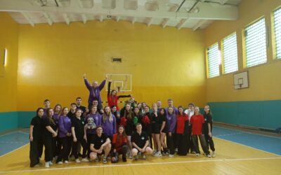 В рамках реализации республиканского патриотического проекта «Зимний маршрут» члены сводного отряда «Сияние» встретились в товарищеском матче по волейболу с учащимся колледжа. Ребята встречали гостей флешмобом, выступлением группы поддержки “Черлидинг”, танцевальными номерами.