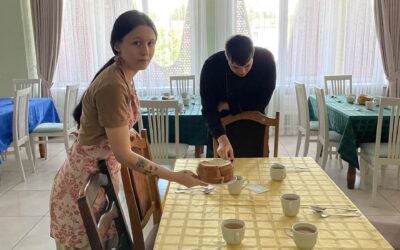 Сервисный студенческий отряд “Юность” имени Героя Советского союза А.С.Петушкова начал свою работу в Климовичском РАЙПО. Ребята работают официантами, помогали обслуживать гостей фестиваля “Золотая пчёлка”.