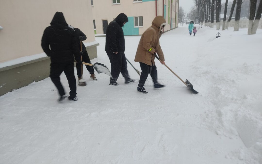 Сейчас самое время вспомнить о доброй традиции взаимопомощи. Вместе мы — сила, способная обеспечить комфорт и порядок для себя.