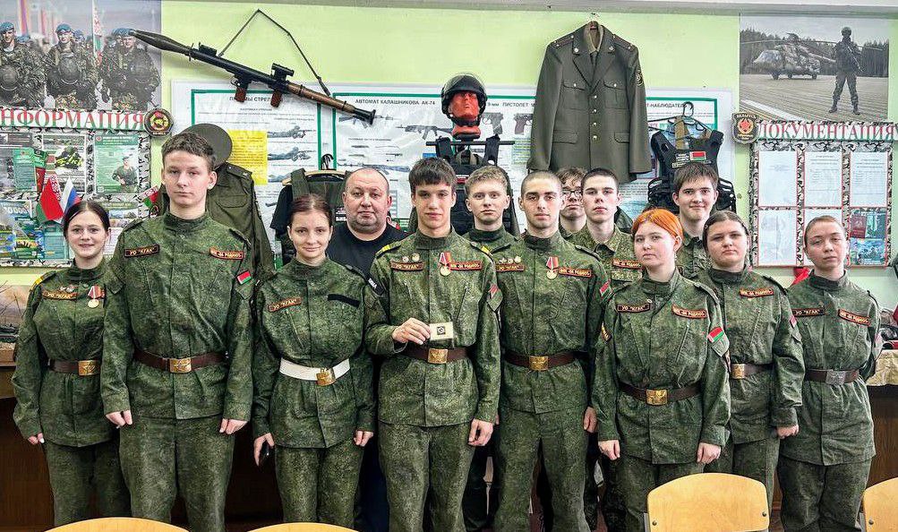 Военно-патриотическом клубе «За Родину!» прошли 2-е квалификационные испытания на право ношения нагрудного знака «Отважные».